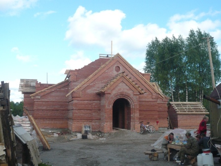 ГЛАВНЫЙ ВХОД (ЗАПАДНЫЙ ФАСАД)