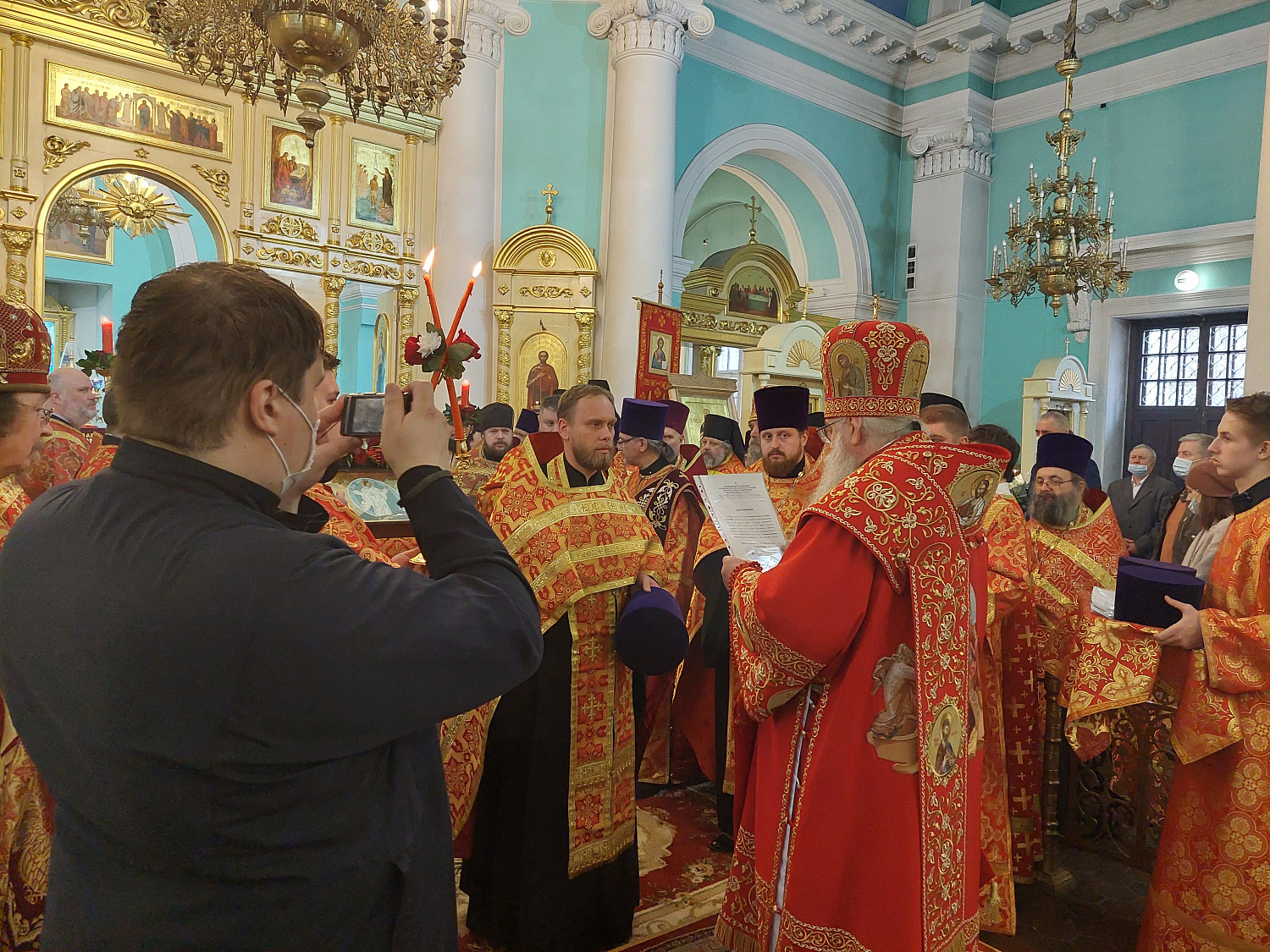 Пасхальная Великая вечерня в Александро-Невском кафедральном соборе г. Петрозаводска