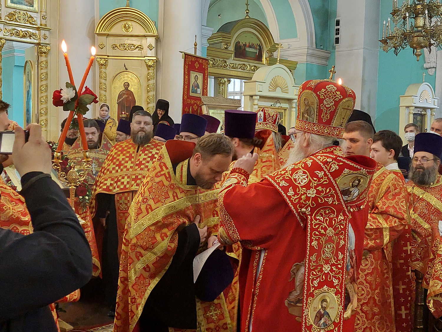 Пасхальная Великая вечерня в Александро-Невском кафедральном соборе г. Петрозаводска